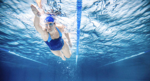 Nuoto e piscina per i miopi: come vedere bene